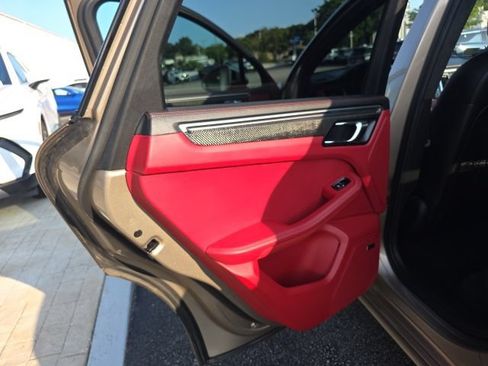 Used 2016 Porsche Macan Turbo AWD/4WD image 27