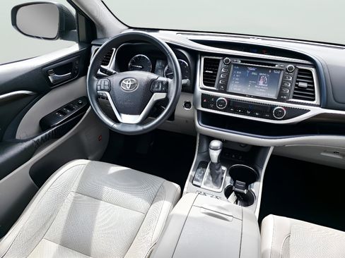 Used 2015 Toyota Highlander Limited AWD/4WD image 20