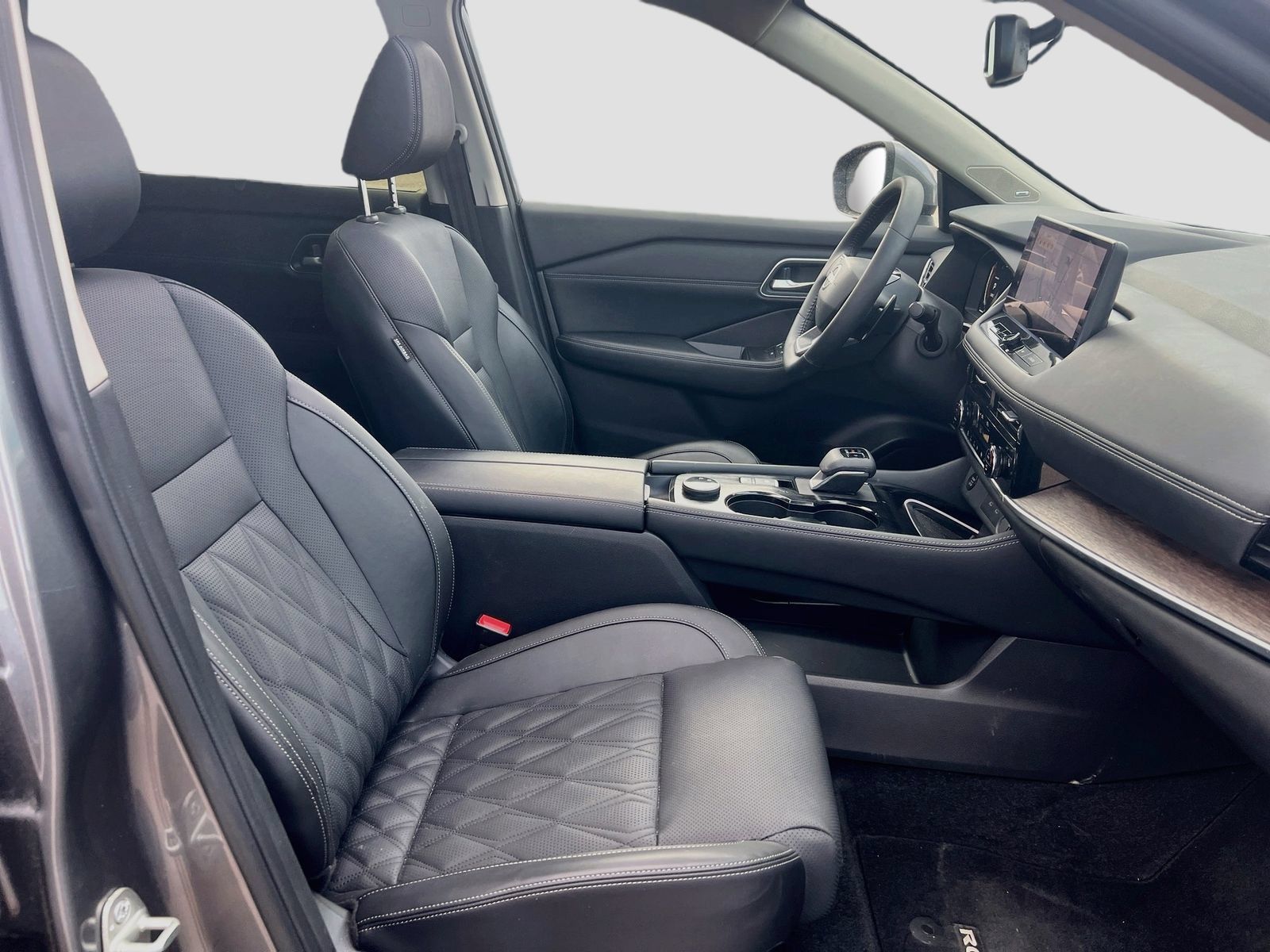 Used 2026 Nissan Rogue Platinum w/ Platinum Premium Package AWD/4WD image 28