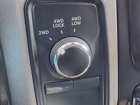 Used 2016 RAM 2500 Tradesman w/ Chrome Appearance Group image 12