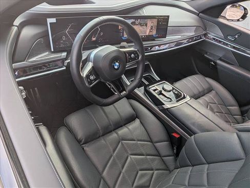 Used 2024 BMW 760i xDrive w/ Premium Package 2 AWD/4WD image 10