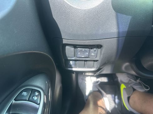 Used 2015 Nissan Juke S image 23