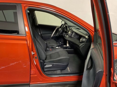 Used 2015 Toyota RAV4 XLE image 32