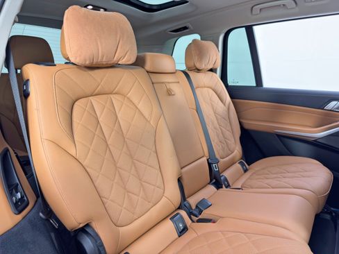 Used 2023 BMW X7 xDrive40i w/ Premium Package image 42