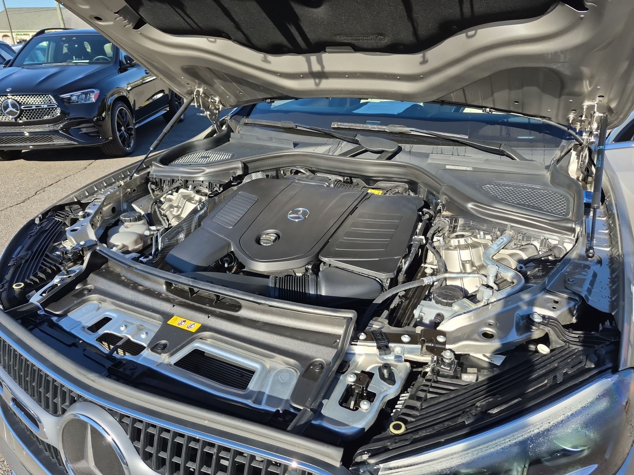 Used 2024 Mercedes-Benz GLC 300 4MATIC image 38
