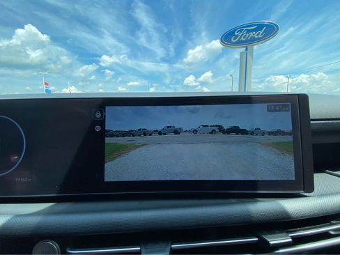 Used 2024 Ford Explorer XLT w/ Equipment Group 202A AWD/4WD image 30