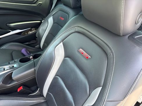 Used 2020 Chevrolet Camaro SS RWD image 8