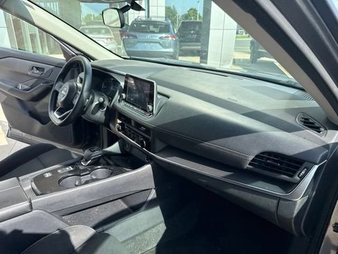 Used 2024 Nissan Rogue S FWD image 28