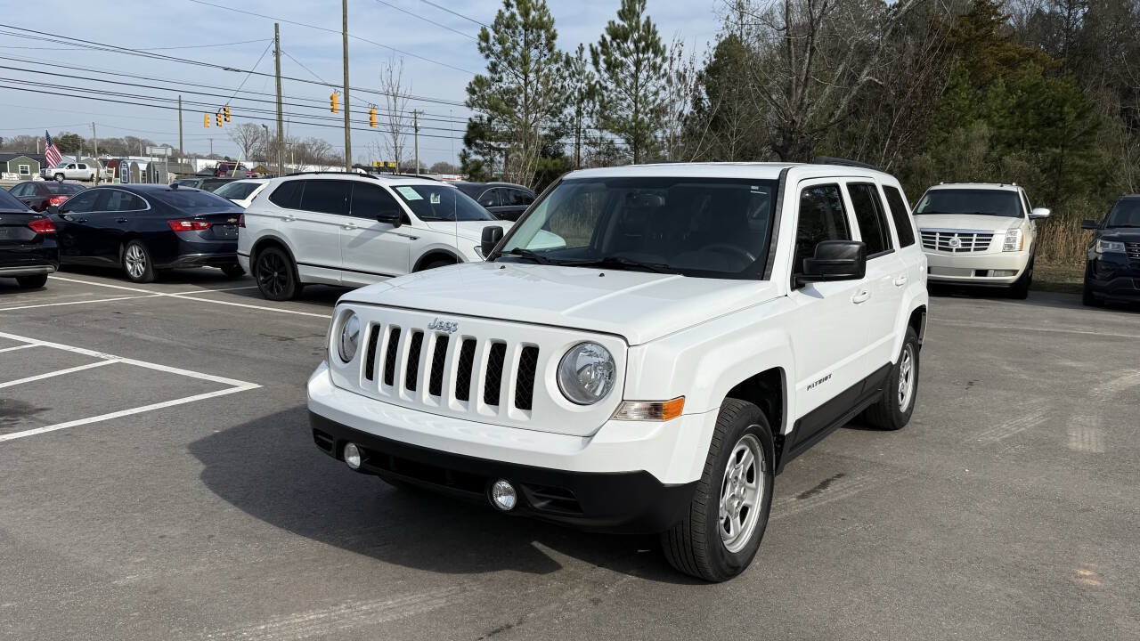 Used 2016 Jeep Patriot Sport w/ Power Value Group FWD image 3