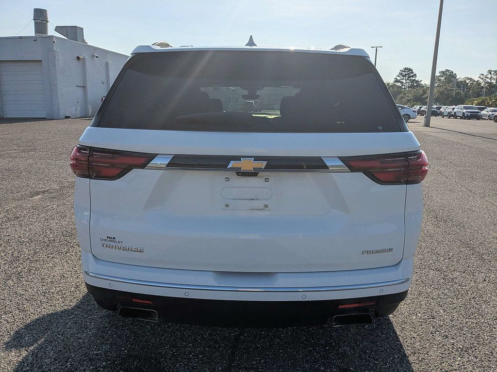Used 2023 Chevrolet Traverse Premier FWD image 5
