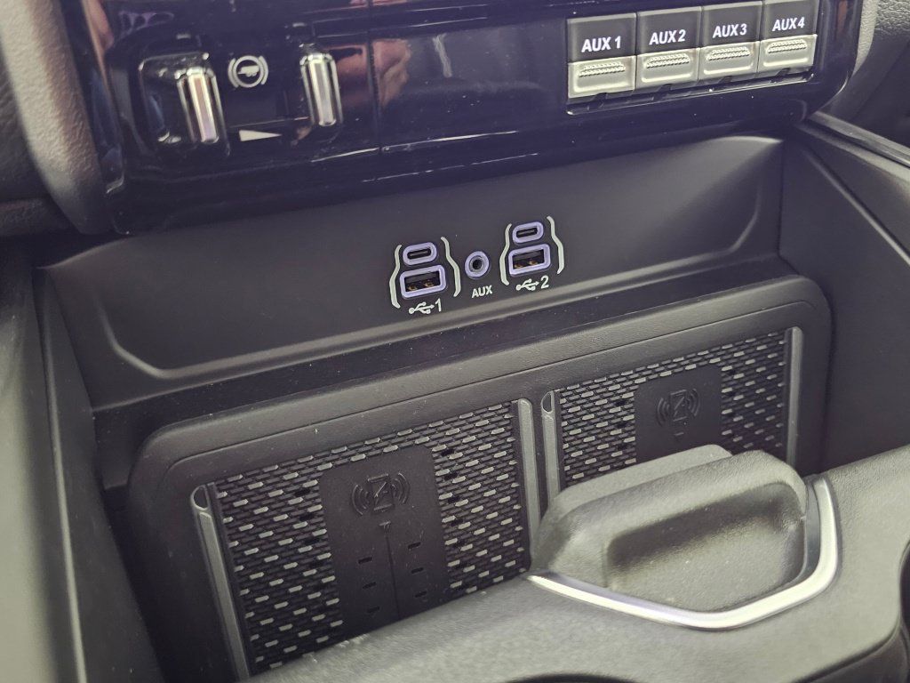 New 2026 RAM 3500 Laramie AWD/4WD image 32