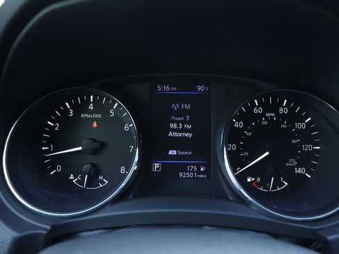 Used 2018 Nissan Rogue SV FWD image 25