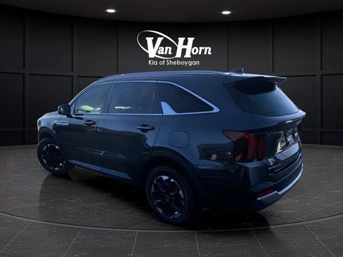 Used 2024 Kia Sorento S image 3