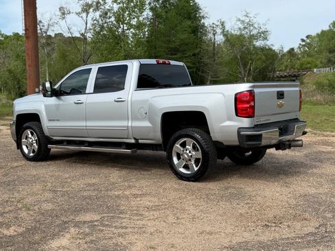 Used 2016 Chevrolet Silverado 2500 LT w/ LT Convenience Package RWD image 3
