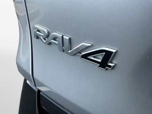 Used 2024 Toyota RAV4 SE w/ Convenience Package image 19