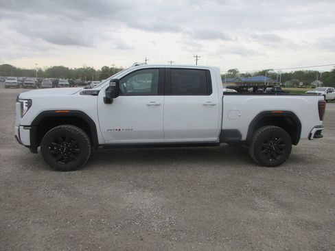 New 2026 GMC Sierra 2500 AT4 w/ AT4 Premium Plus Package AWD/4WD image 10
