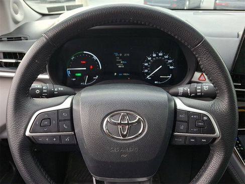 Certified 2024 Toyota Sienna XLE image 20