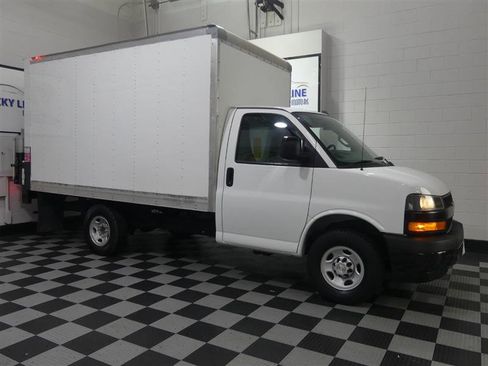 Used 2020 Chevrolet Express 3500 139IN WB CUTAWAY image 5