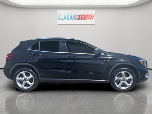 Used 2020 Mercedes-Benz GLA 250 4MATIC w/ Premium Package image 2