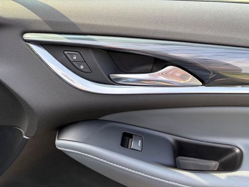 Used 2019 Buick Enclave Essence AWD/4WD image 28