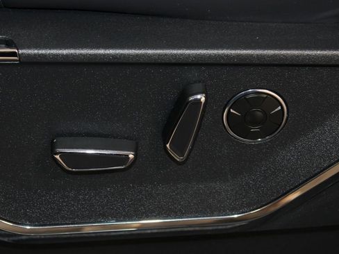 Used 2025 Ford F150 Platinum image 21