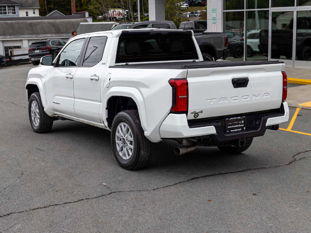Used 2025 Toyota Tacoma SR5 AWD/4WD image 6
