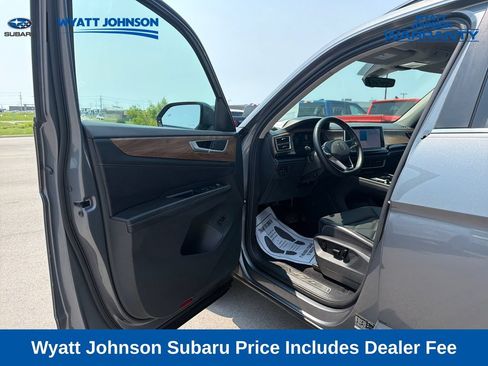 Used 2025 Volkswagen Atlas SE FWD image 18