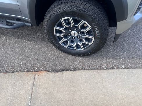 Used 2024 Chevrolet Colorado Z71 w/ Z71 Convenience Package 2 image 14