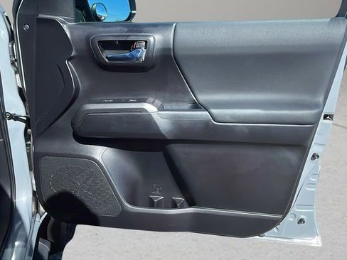 Used 2020 Toyota Tacoma TRD Off-Road w/ Technology Package image 13