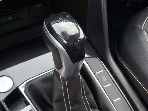 Used 2023 Volkswagen Taos SE image 15