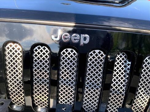 Used 2015 Jeep Wrangler Unlimited Sahara w/ Dual Top Group AWD/4WD image 5