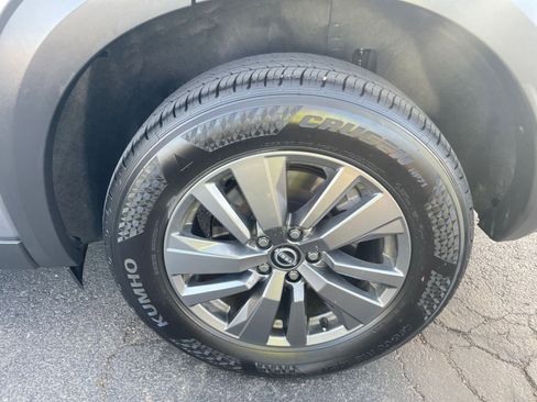 Used 2025 Nissan Pathfinder SV image 30