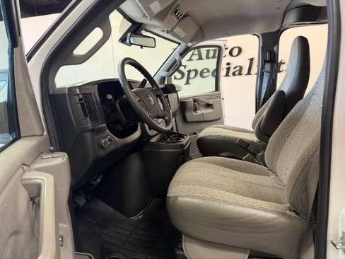 Used 2025 GMC Savana 3500 LT w/ LT Preferred Equipment Group RWD image 11