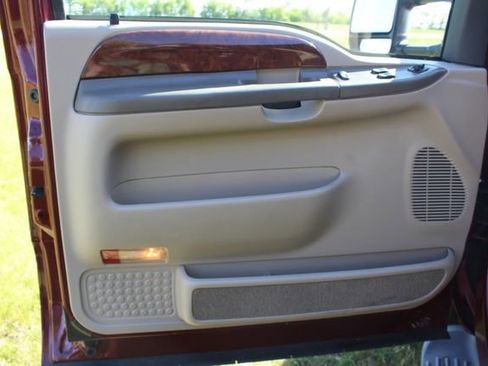 Used 2000 Ford F250 Lariat image 27