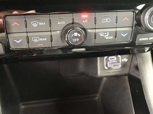 Used 2025 Jeep Compass Limited AWD/4WD image 32