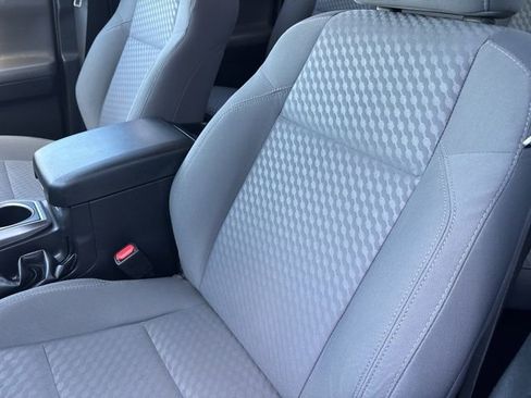 Used 2022 Toyota Tacoma SR5 AWD/4WD image 10