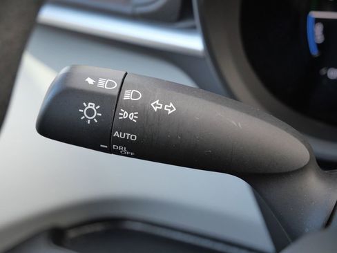 Used 2025 Toyota Sienna LE image 50