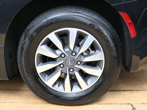 Used 2023 Chrysler Pacifica Touring-L FWD image 10