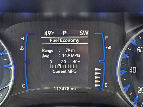 Used 2020 Chrysler Pacifica Touring image 4