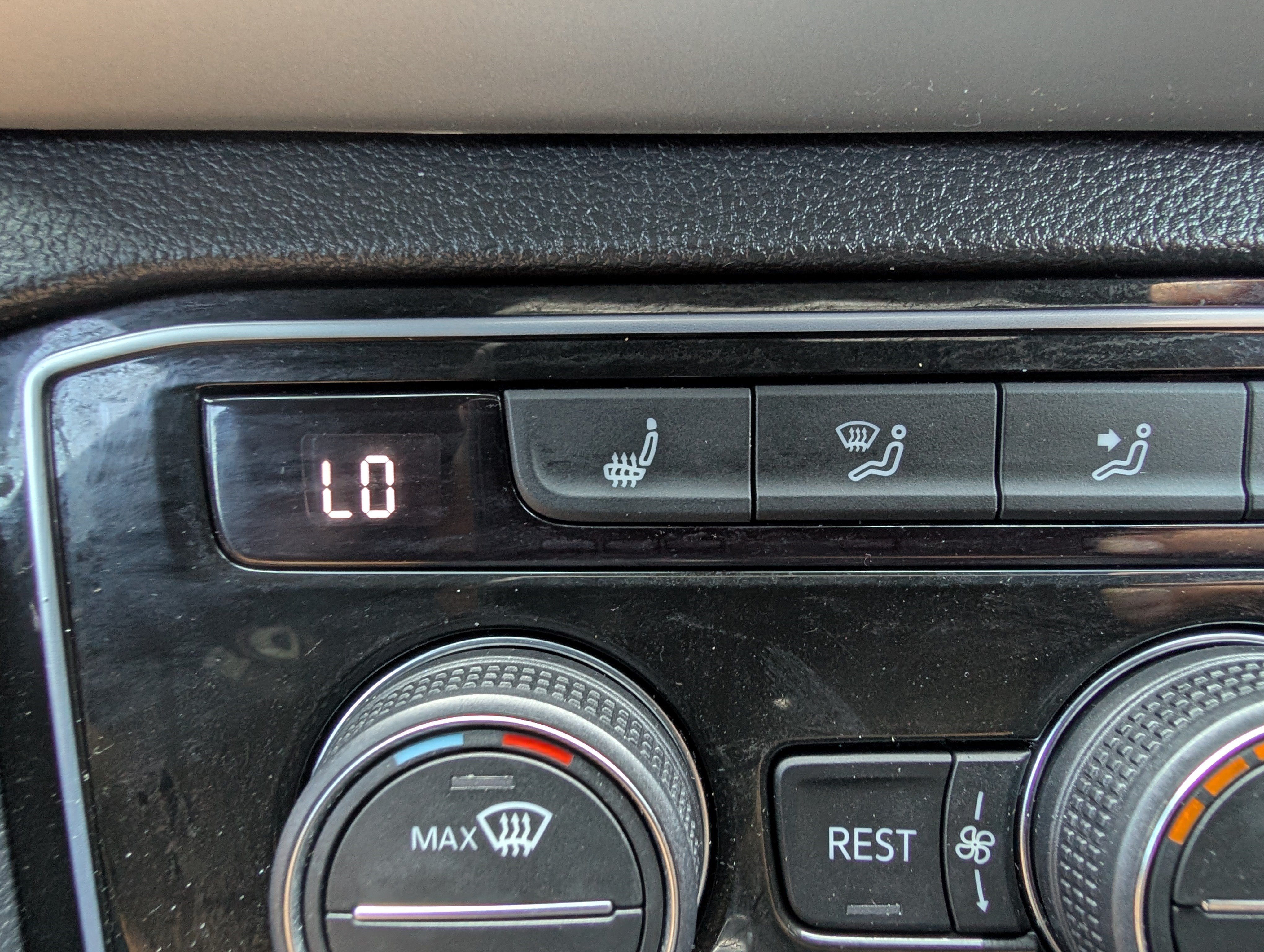 Used 2023 Volkswagen Atlas SE w/ Black Wheel Package FWD image 32