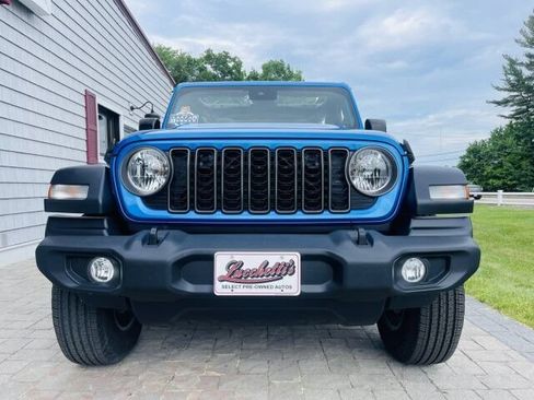 Used 2024 Jeep Wrangler Unlimited Sport AWD/4WD image 3