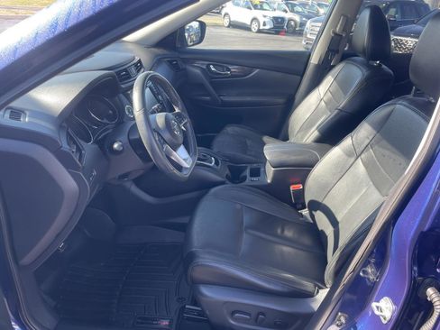 Used 2017 Nissan Rogue SL w/ SL Premium Package image 5