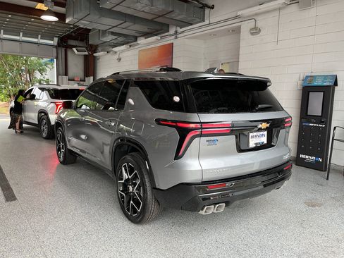 New 2026 Chevrolet Traverse High Country w/ LPO, Floor Liner Package FWD image 6