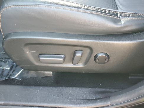 Used 2017 Toyota Highlander Plus image 18