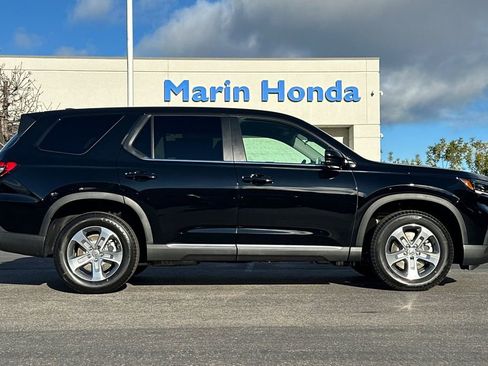 New 2025 Honda Pilot EX-L image 3