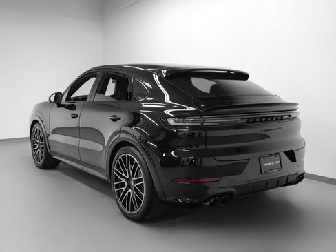 New 2026 Porsche Cayenne GTS image 3
