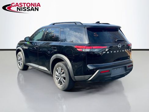 Used 2024 Nissan Pathfinder SV image 6