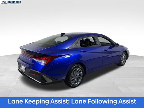 Certified 2025 Hyundai Elantra Blue FWD image 5