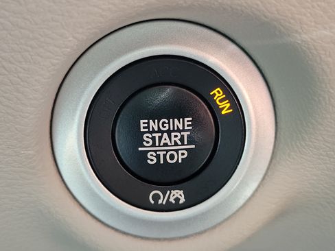 Used 2020 Chrysler Pacifica Touring-L Plus w/ Advanced Safetytec Group FWD image 28