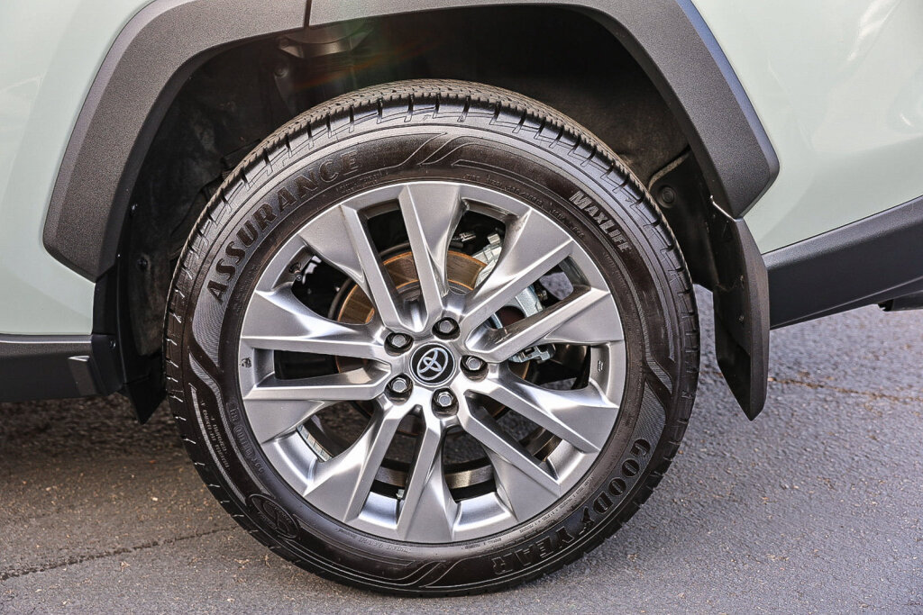 Used 2023 Toyota RAV4 XLE Premium FWD image 28